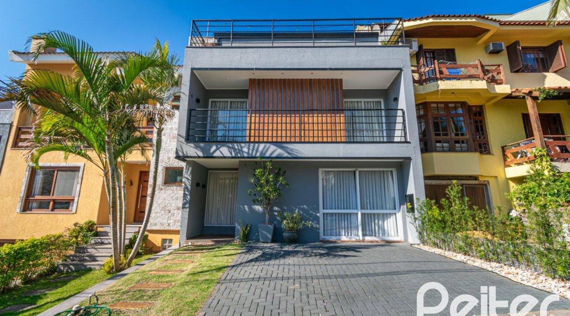 Casa em Condomínio à venda com 248m², 3 dormitórios, 2 suítes, 2 vagas, no bairro Vila Nova em Porto Alegre