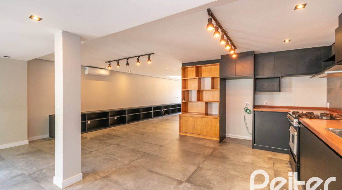 Casa em Condomínio à venda com 248m², 3 dormitórios, 2 suítes, 2 vagas, no bairro Vila Nova em Porto Alegre