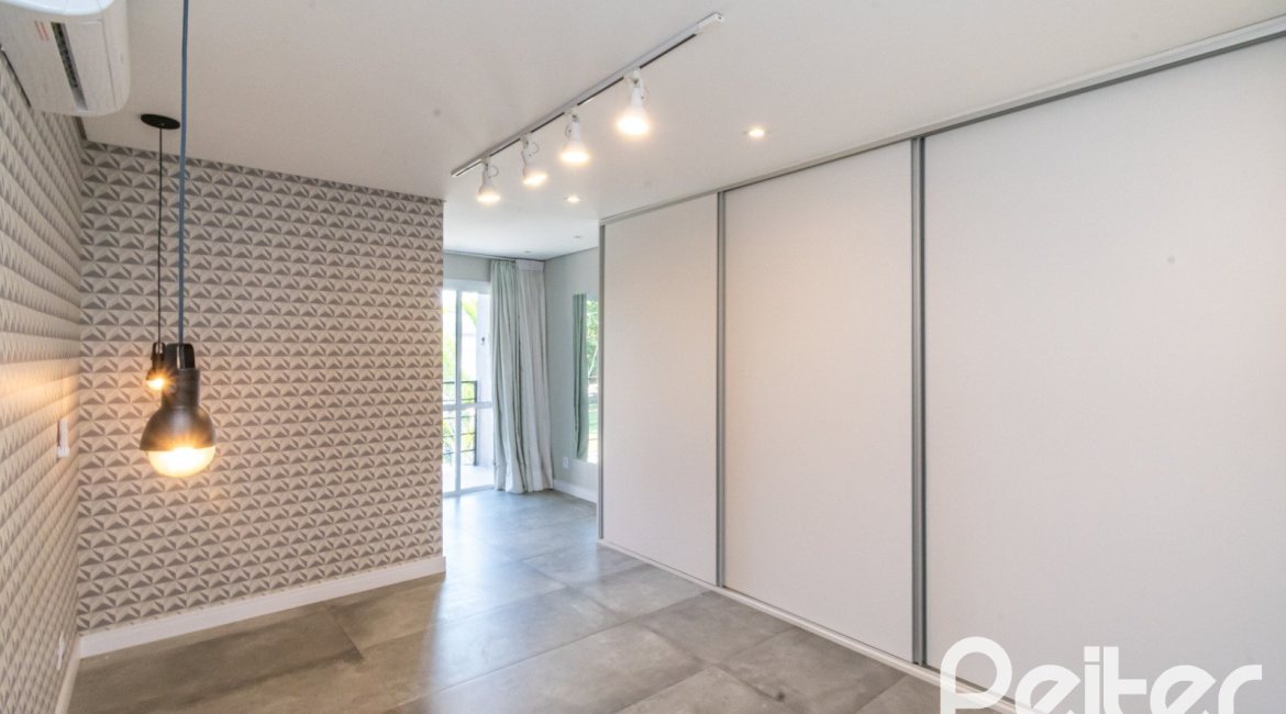 Casa em Condomínio à venda com 248m², 3 dormitórios, 2 suítes, 2 vagas, no bairro Vila Nova em Porto Alegre