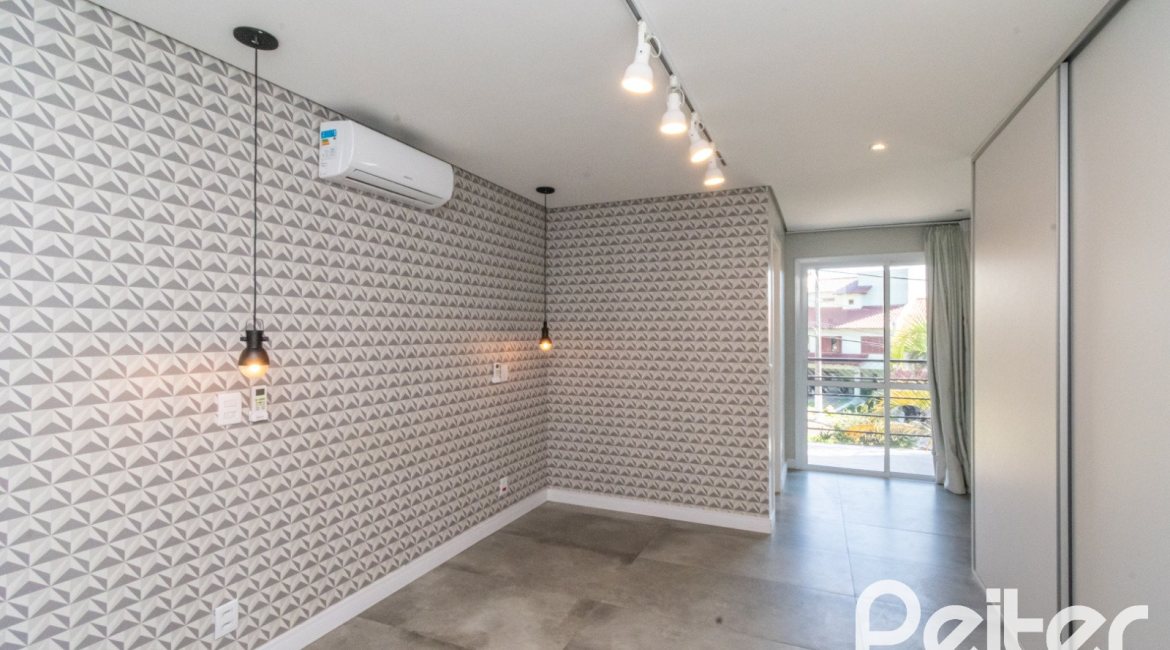 Casa em Condomínio à venda com 248m², 3 dormitórios, 2 suítes, 2 vagas, no bairro Vila Nova em Porto Alegre