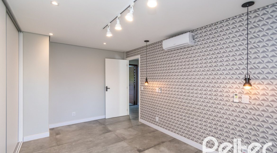 Casa em Condomínio à venda com 248m², 3 dormitórios, 2 suítes, 2 vagas, no bairro Vila Nova em Porto Alegre