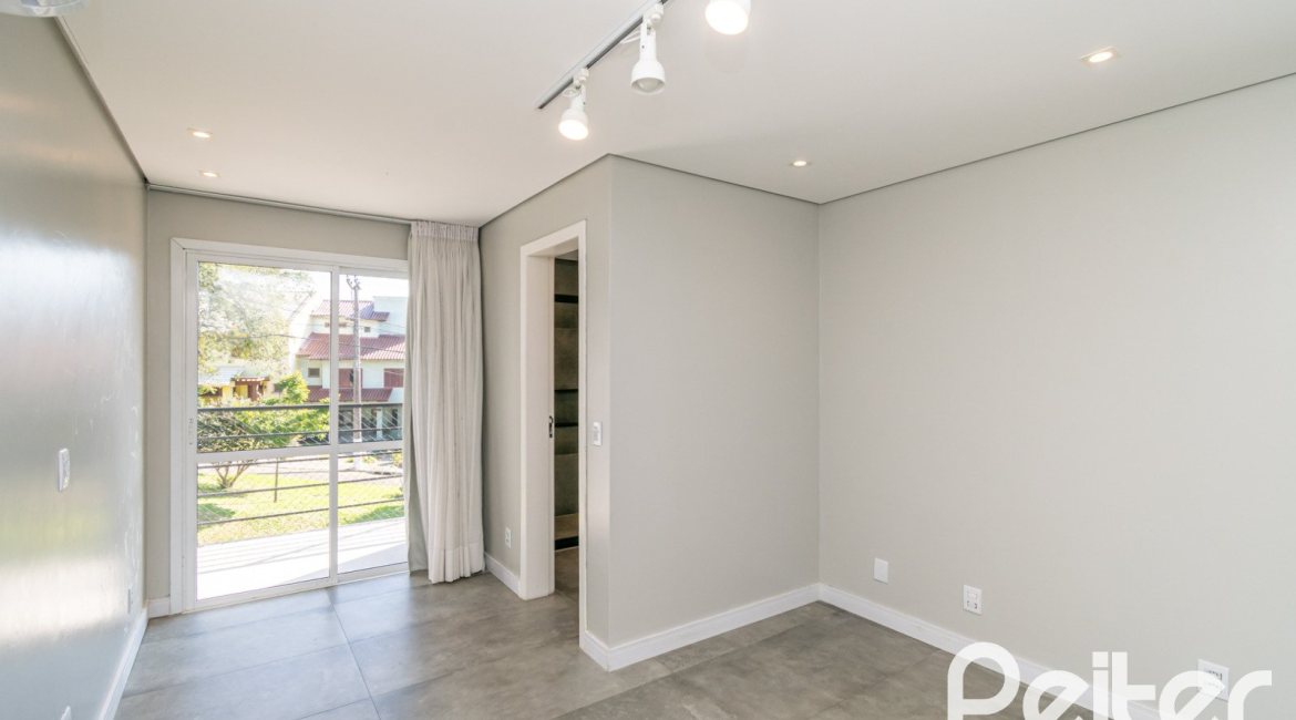 Casa em Condomínio à venda com 248m², 3 dormitórios, 2 suítes, 2 vagas, no bairro Vila Nova em Porto Alegre