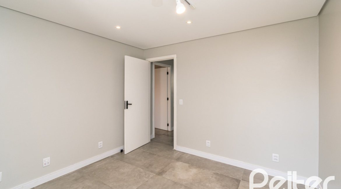 Casa em Condomínio à venda com 248m², 3 dormitórios, 2 suítes, 2 vagas, no bairro Vila Nova em Porto Alegre