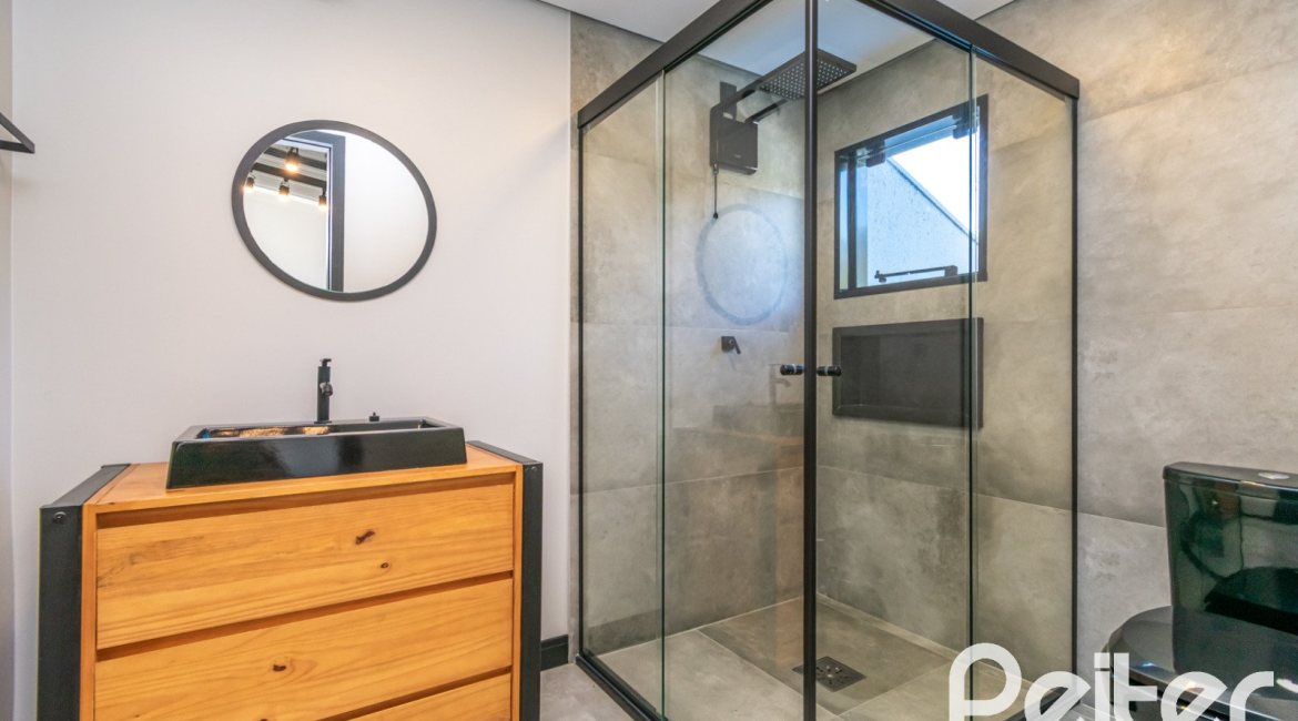 Casa em Condomínio à venda com 248m², 3 dormitórios, 2 suítes, 2 vagas, no bairro Vila Nova em Porto Alegre