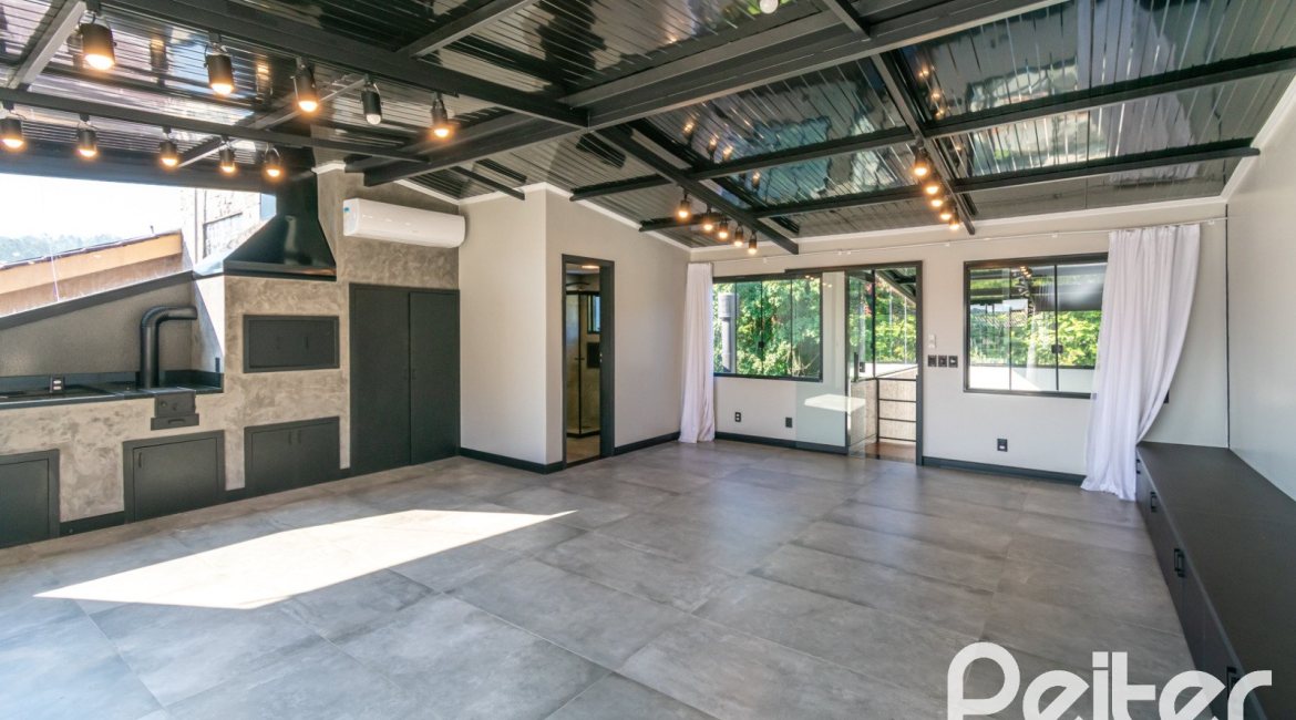 Casa em Condomínio à venda com 248m², 3 dormitórios, 2 suítes, 2 vagas, no bairro Vila Nova em Porto Alegre