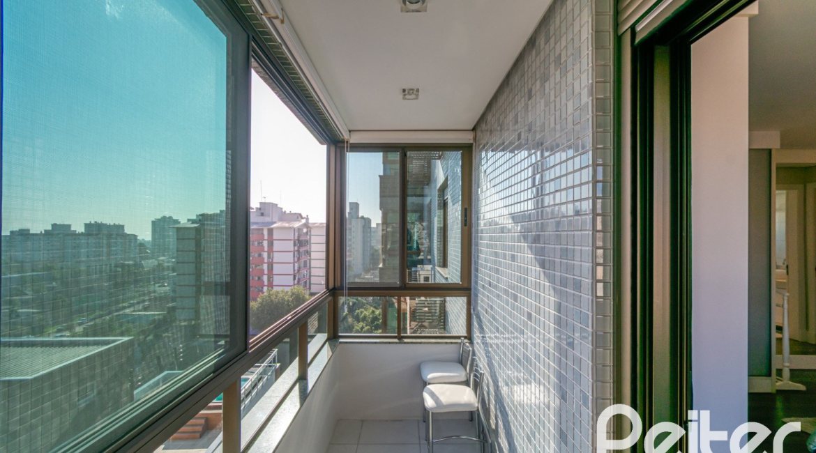 Apartamento à venda com 143m², 3 dormitórios, 1 suíte, 2 vagas, no bairro Tristeza em PORTO ALEGRE