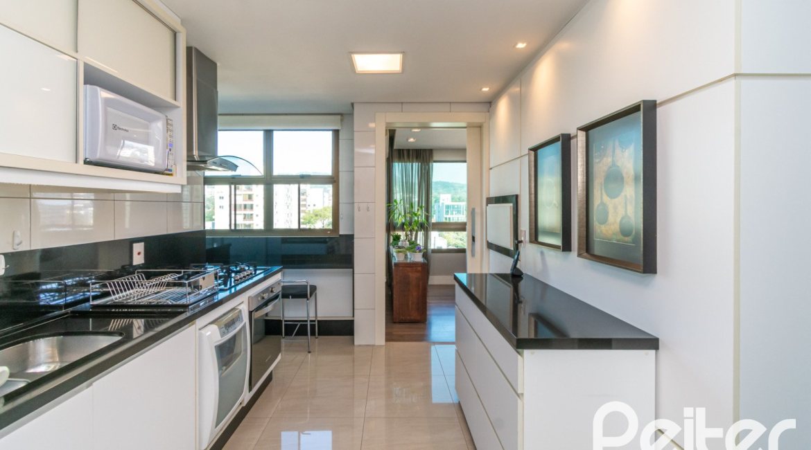 Apartamento à venda com 143m², 3 dormitórios, 1 suíte, 2 vagas, no bairro Tristeza em PORTO ALEGRE