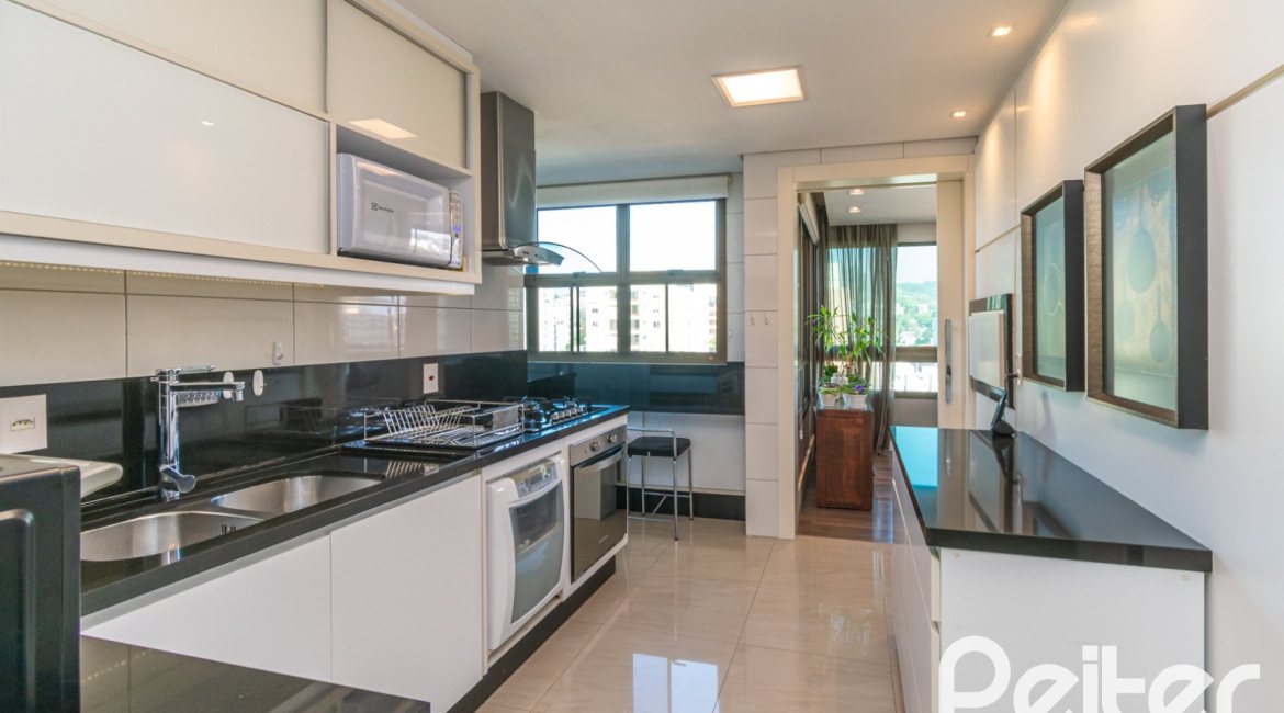 Apartamento à venda com 143m², 3 dormitórios, 1 suíte, 2 vagas, no bairro Tristeza em PORTO ALEGRE