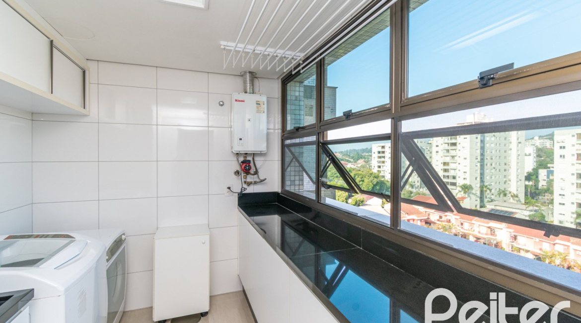 Apartamento à venda com 143m², 3 dormitórios, 1 suíte, 2 vagas, no bairro Tristeza em PORTO ALEGRE