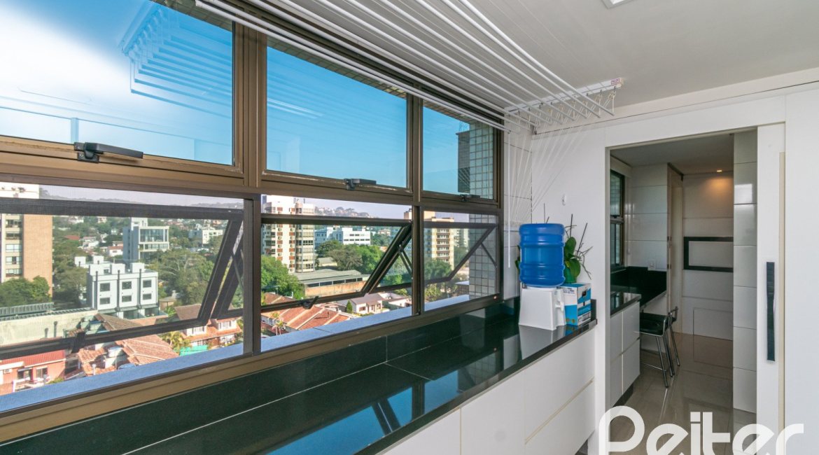 Apartamento à venda com 143m², 3 dormitórios, 1 suíte, 2 vagas, no bairro Tristeza em PORTO ALEGRE