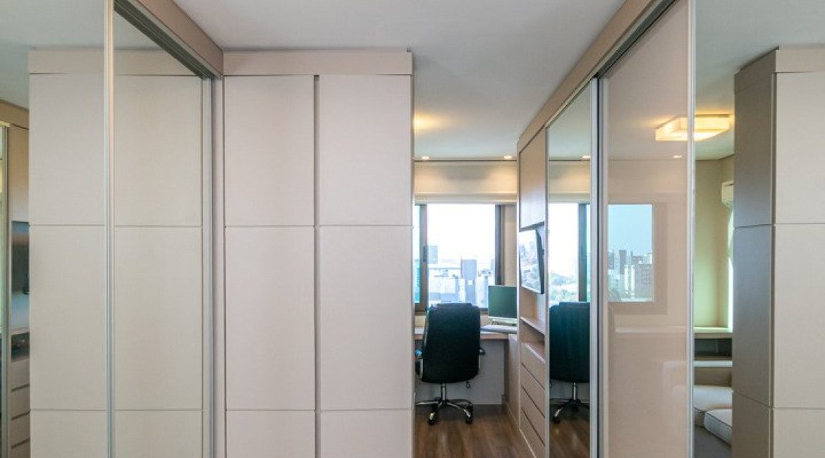 Apartamento à venda com 143m², 3 dormitórios, 1 suíte, 2 vagas, no bairro Tristeza em PORTO ALEGRE