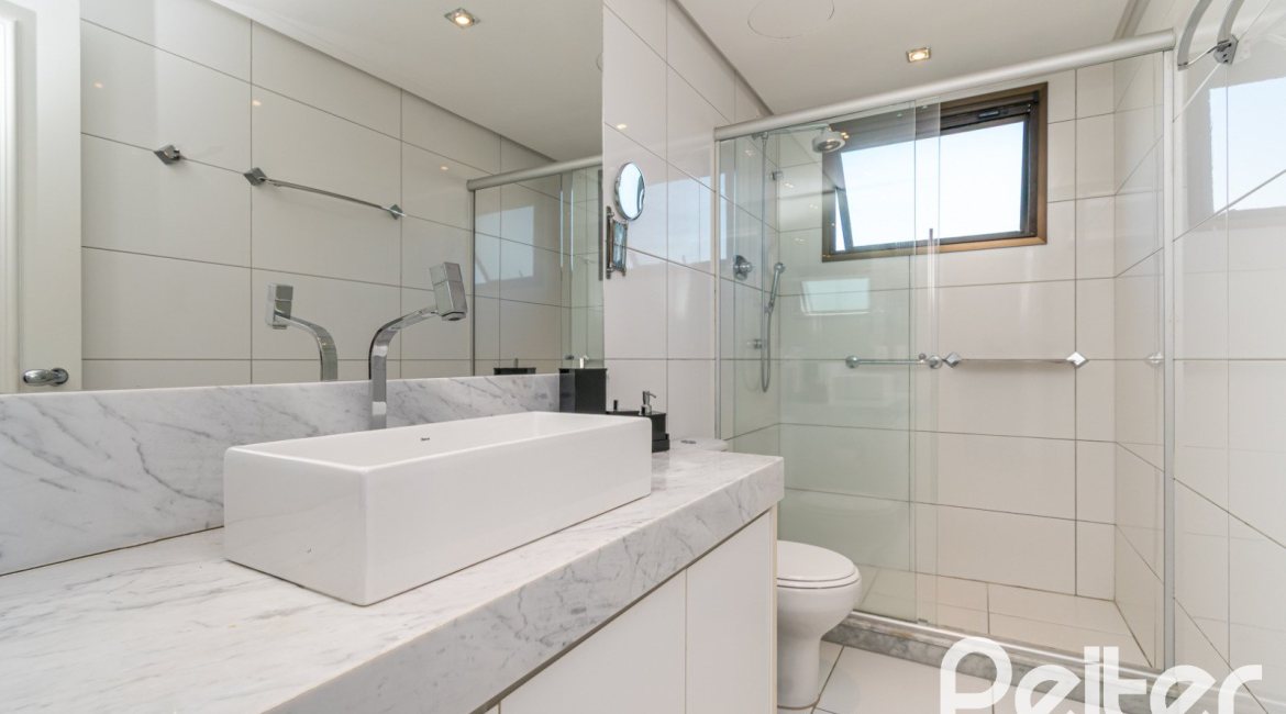 Apartamento à venda com 143m², 3 dormitórios, 1 suíte, 2 vagas, no bairro Tristeza em PORTO ALEGRE