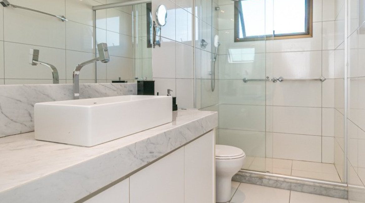 Apartamento à venda com 143m², 3 dormitórios, 1 suíte, 2 vagas, no bairro Tristeza em PORTO ALEGRE