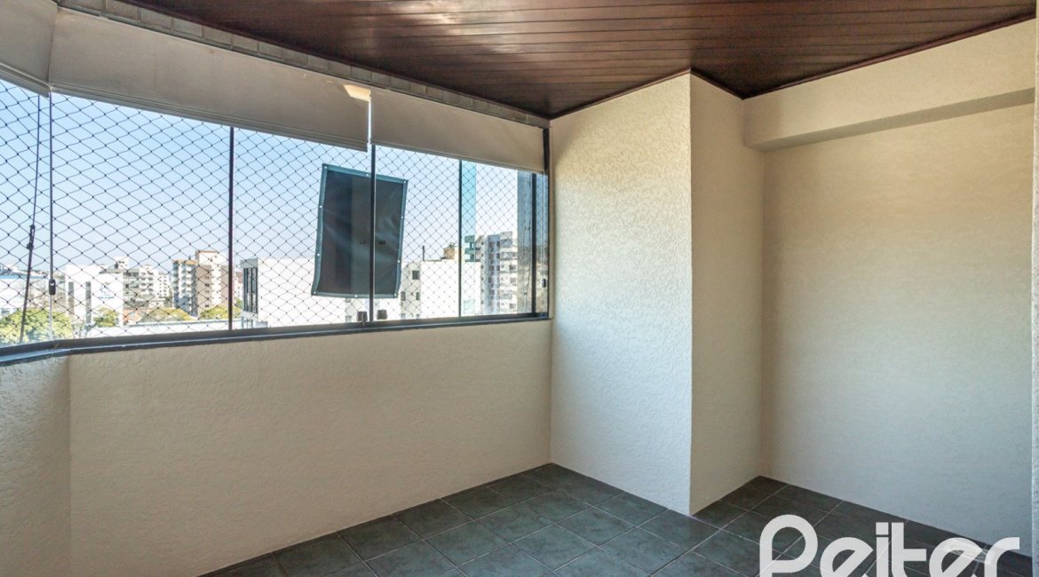 Cobertura à venda com 213m², 3 dormitórios, 1 suíte, 1 vaga, no bairro Tristeza em Porto Alegre