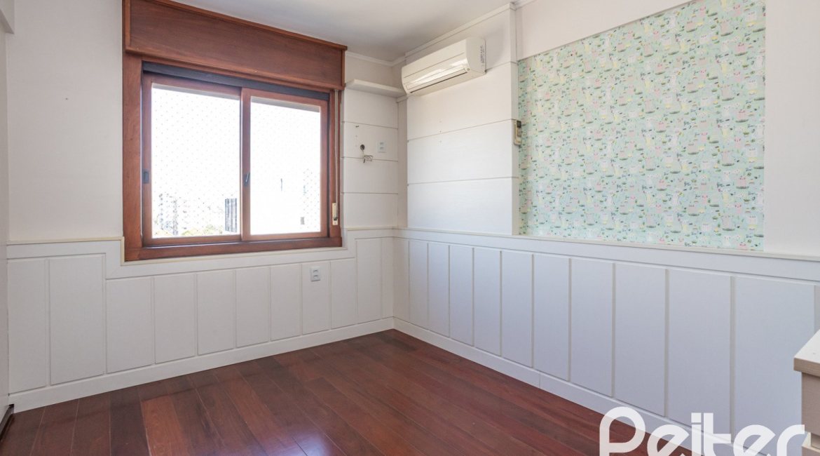 Cobertura à venda com 213m², 3 dormitórios, 1 suíte, 1 vaga, no bairro Tristeza em Porto Alegre