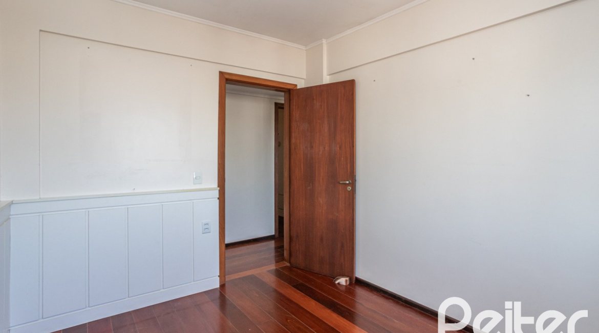 Cobertura à venda com 213m², 3 dormitórios, 1 suíte, 1 vaga, no bairro Tristeza em Porto Alegre