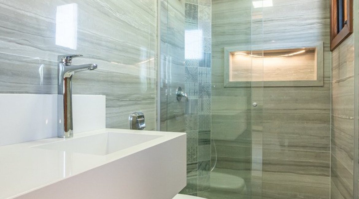 Cobertura à venda com 213m², 3 dormitórios, 1 suíte, 1 vaga, no bairro Tristeza em Porto Alegre