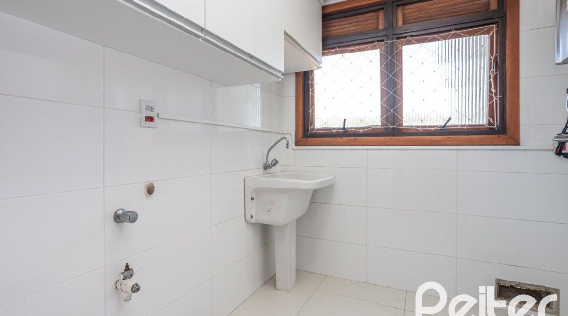 Cobertura à venda com 213m², 3 dormitórios, 1 suíte, 1 vaga, no bairro Tristeza em Porto Alegre