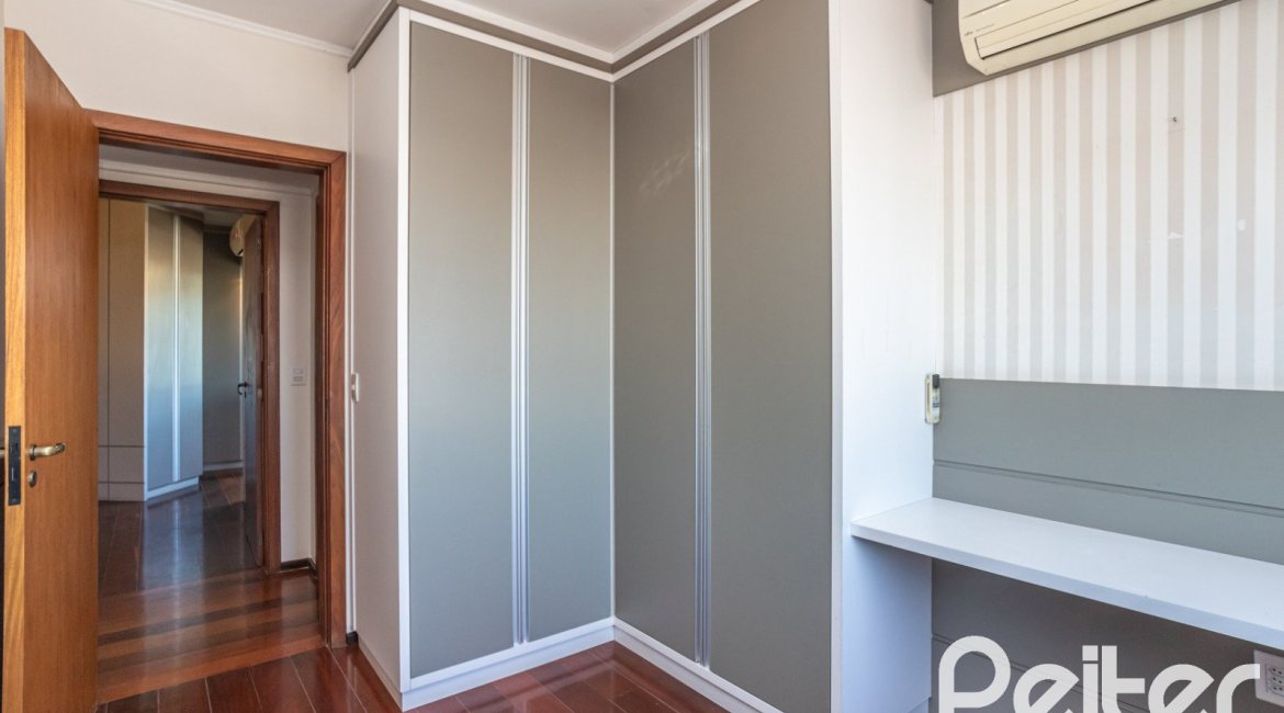 Cobertura à venda com 213m², 3 dormitórios, 1 suíte, 1 vaga, no bairro Tristeza em Porto Alegre