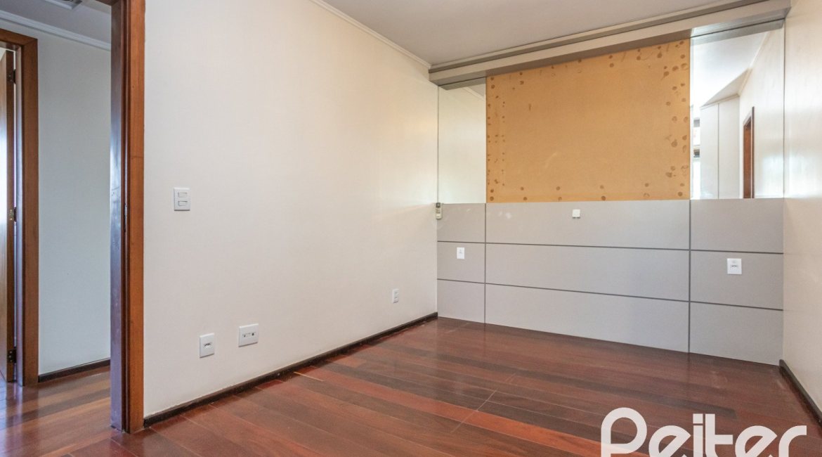 Cobertura à venda com 213m², 3 dormitórios, 1 suíte, 1 vaga, no bairro Tristeza em Porto Alegre