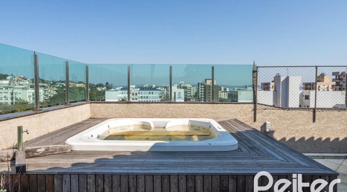 Cobertura à venda com 213m², 3 dormitórios, 1 suíte, 1 vaga, no bairro Tristeza em Porto Alegre