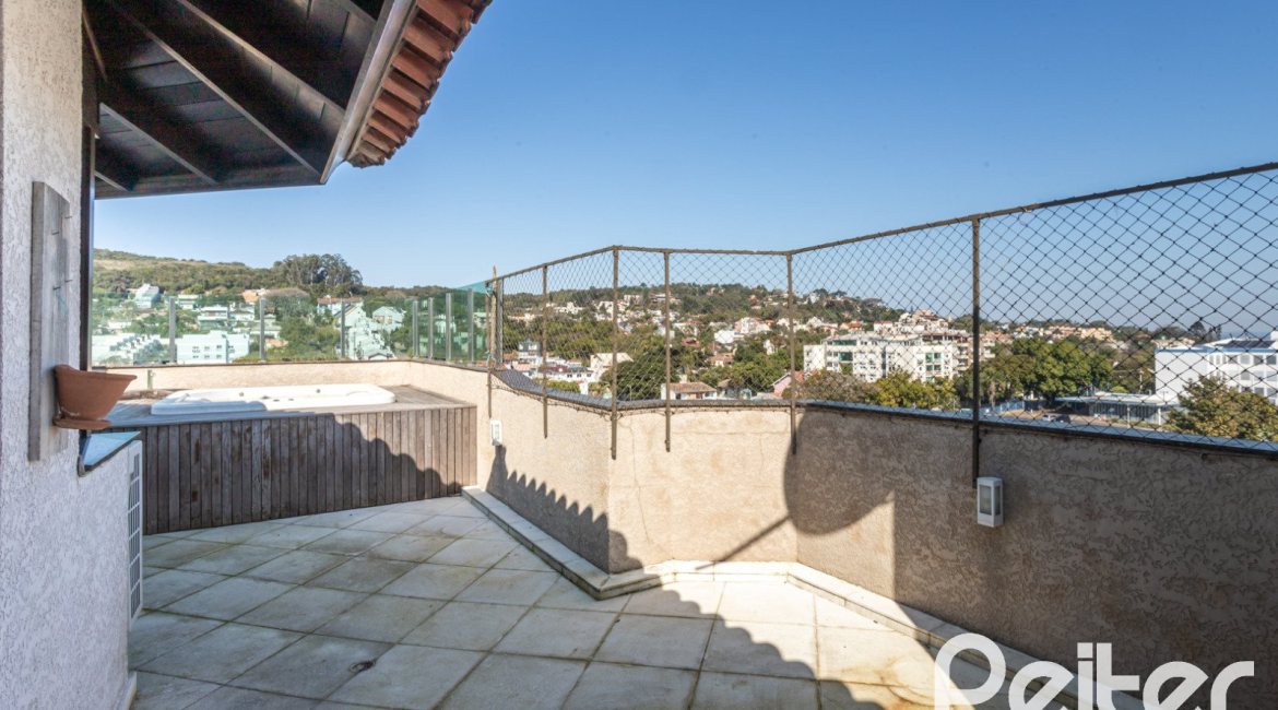 Cobertura à venda com 213m², 3 dormitórios, 1 suíte, 1 vaga, no bairro Tristeza em Porto Alegre