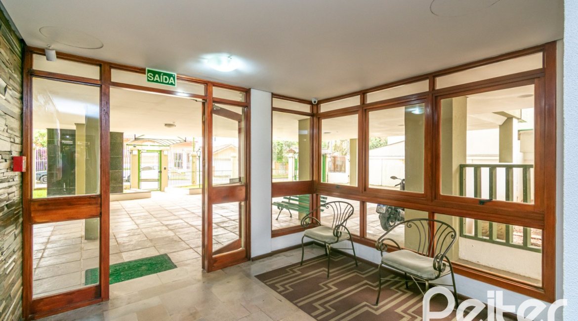 Cobertura à venda com 213m², 3 dormitórios, 1 suíte, 1 vaga, no bairro Tristeza em Porto Alegre