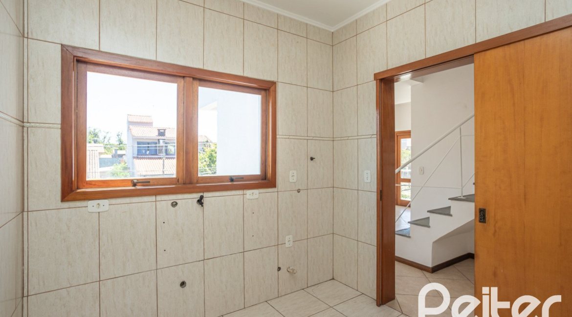 Casa em Condomínio à venda com 193m², 3 dormitórios, 1 suíte, 2 vagas, no bairro Nonoai em Porto Alegre