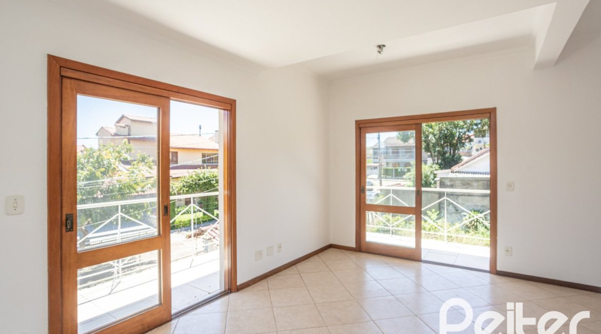 Casa em Condomínio à venda com 193m², 3 dormitórios, 1 suíte, 2 vagas, no bairro Nonoai em Porto Alegre