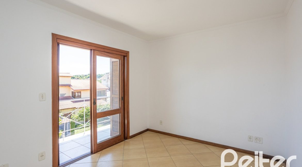 Casa em Condomínio à venda com 193m², 3 dormitórios, 1 suíte, 2 vagas, no bairro Nonoai em Porto Alegre