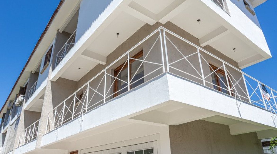 Casa em Condomínio à venda com 193m², 3 dormitórios, 1 suíte, 2 vagas, no bairro Nonoai em Porto Alegre