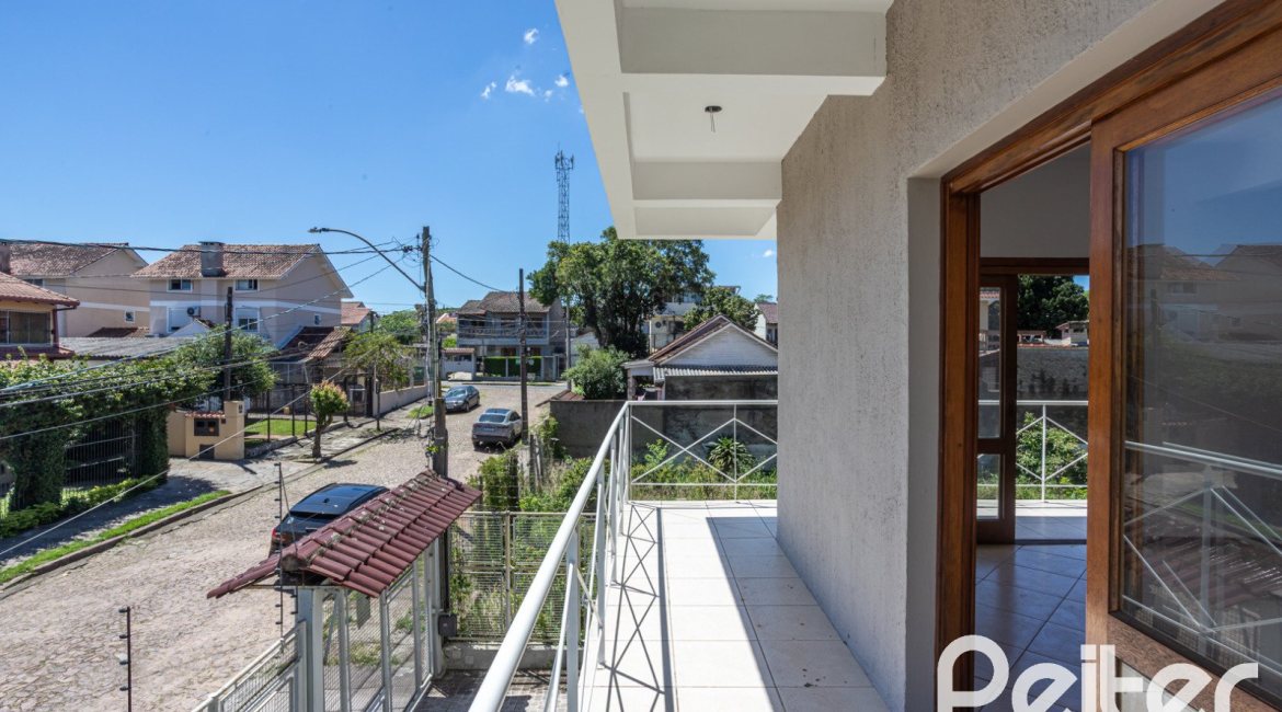 Casa em Condomínio à venda com 193m², 3 dormitórios, 1 suíte, 2 vagas, no bairro Nonoai em Porto Alegre