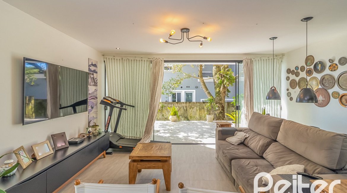 Casa em Condomínio à venda com 395m², 4 dormitórios, 4 suítes, 4 vagas, no bairro Alphaville em PORTO ALEGRE