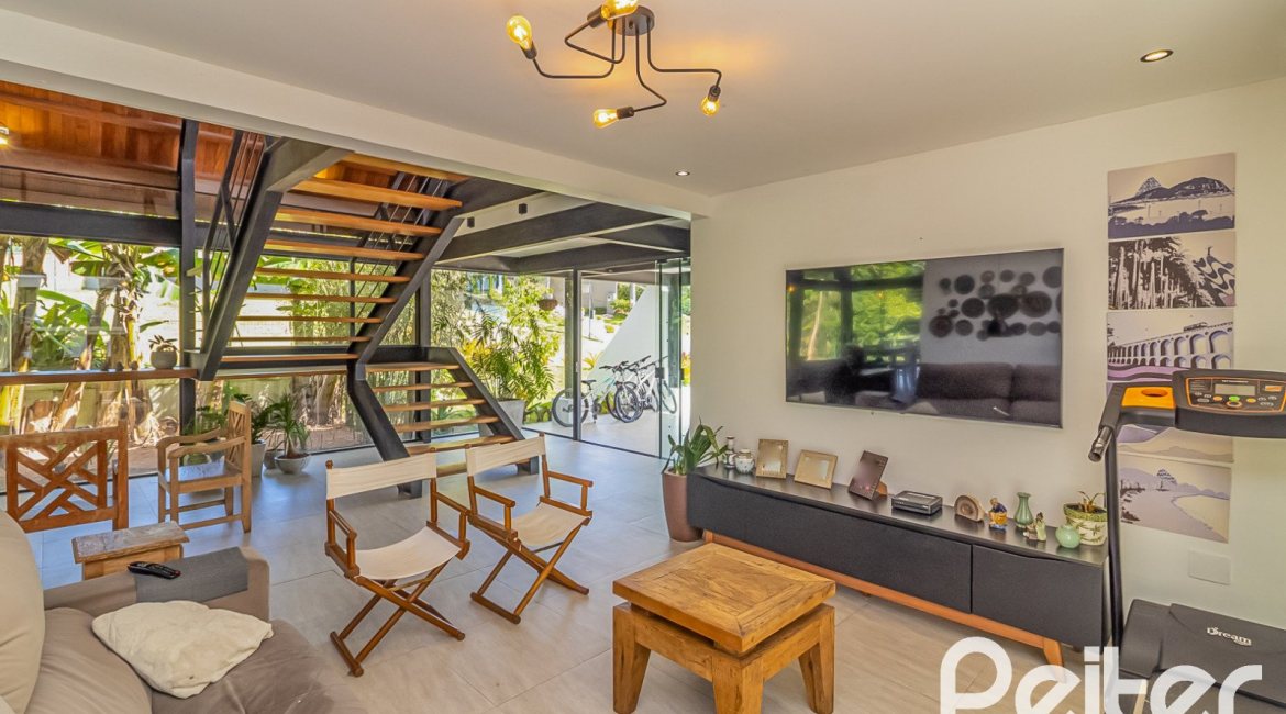 Casa em Condomínio à venda com 395m², 4 dormitórios, 4 suítes, 4 vagas, no bairro Alphaville em PORTO ALEGRE