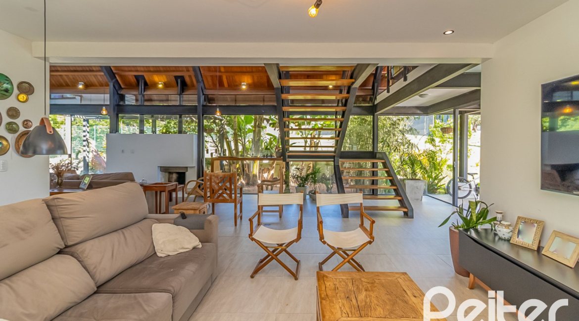 Casa em Condomínio à venda com 395m², 4 dormitórios, 4 suítes, 4 vagas, no bairro Alphaville em PORTO ALEGRE