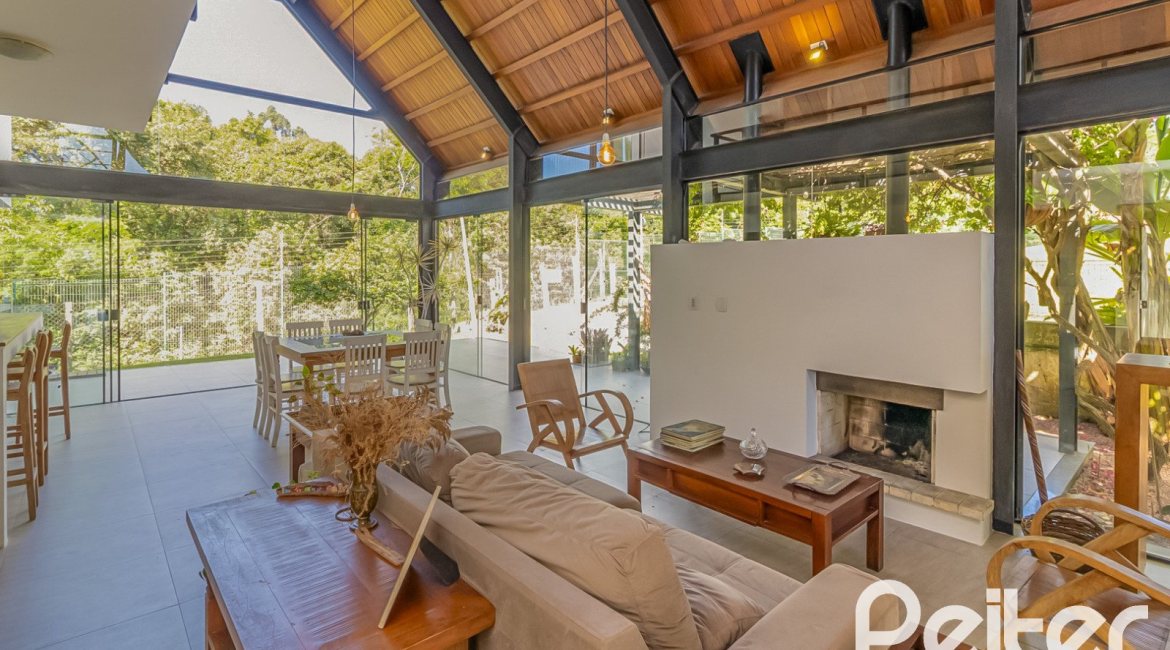 Casa em Condomínio à venda com 395m², 4 dormitórios, 4 suítes, 4 vagas, no bairro Alphaville em PORTO ALEGRE