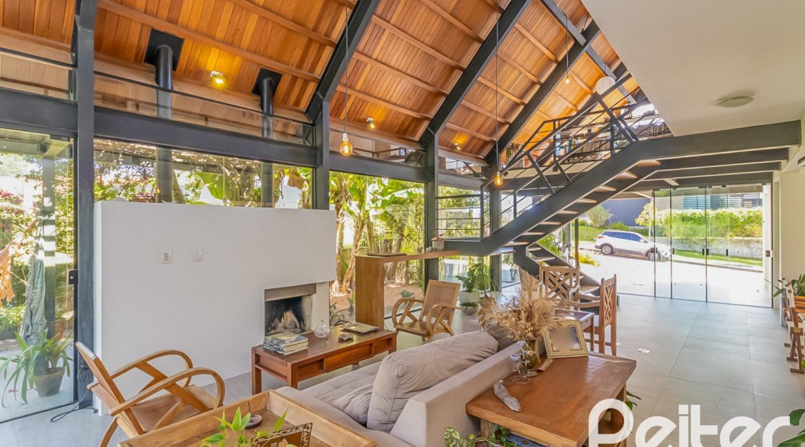 Casa em Condomínio à venda com 395m², 4 dormitórios, 4 suítes, 4 vagas, no bairro Alphaville em PORTO ALEGRE