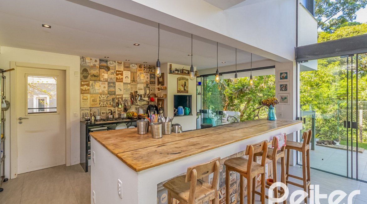 Casa em Condomínio à venda com 395m², 4 dormitórios, 4 suítes, 4 vagas, no bairro Alphaville em PORTO ALEGRE