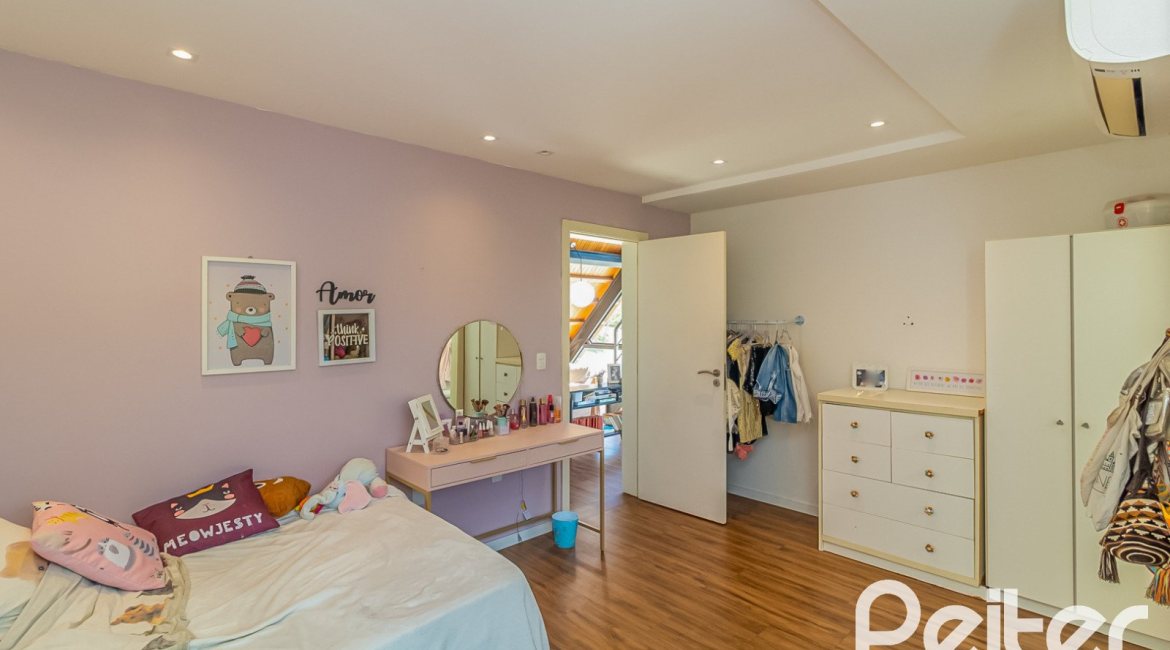 Casa em Condomínio à venda com 395m², 4 dormitórios, 4 suítes, 4 vagas, no bairro Alphaville em PORTO ALEGRE