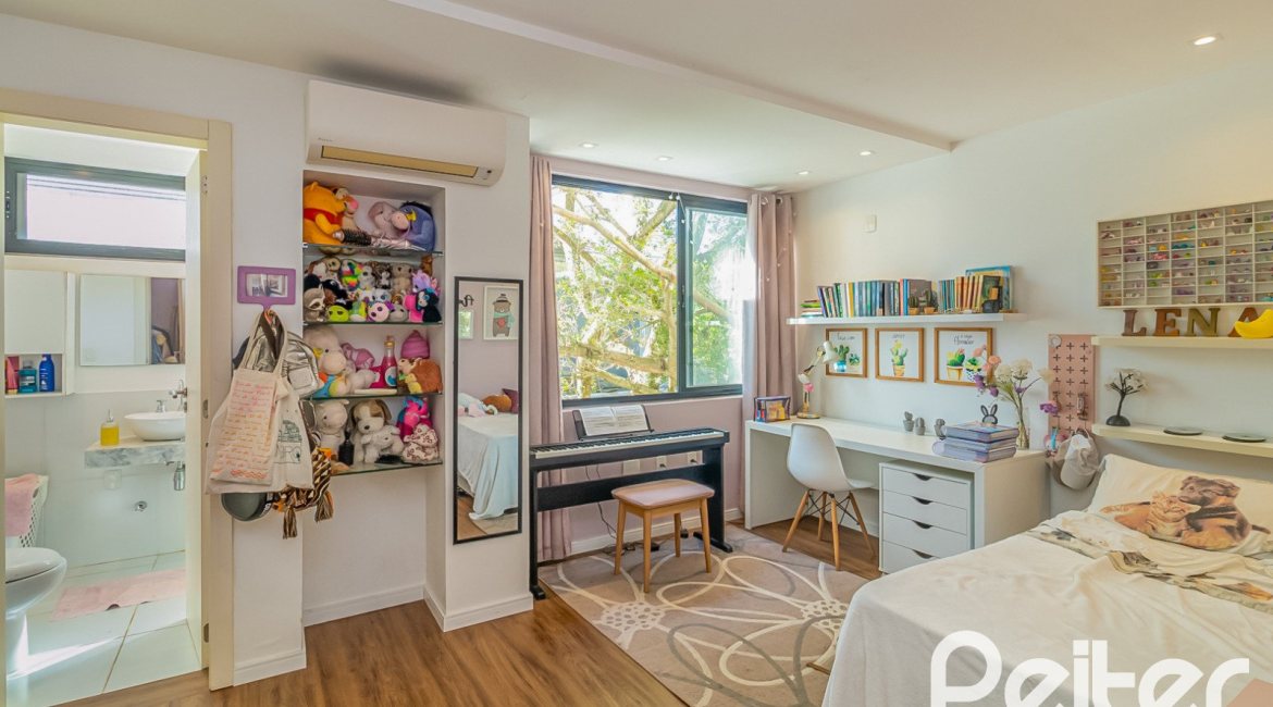 Casa em Condomínio à venda com 395m², 4 dormitórios, 4 suítes, 4 vagas, no bairro Alphaville em PORTO ALEGRE