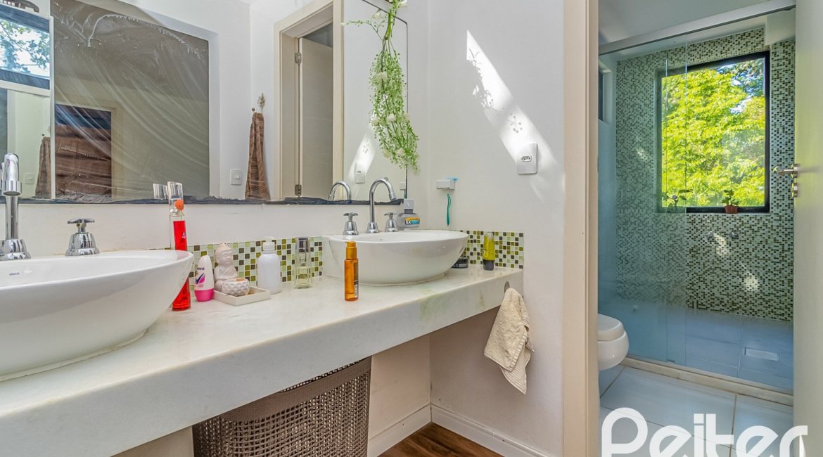 Casa em Condomínio à venda com 395m², 4 dormitórios, 4 suítes, 4 vagas, no bairro Alphaville em PORTO ALEGRE