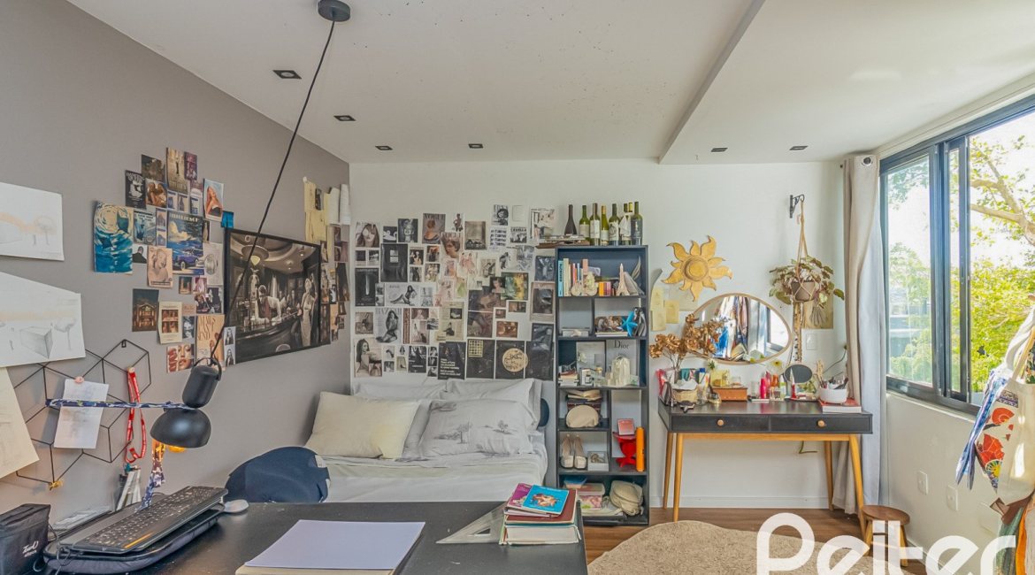 Casa em Condomínio à venda com 395m², 4 dormitórios, 4 suítes, 4 vagas, no bairro Alphaville em PORTO ALEGRE