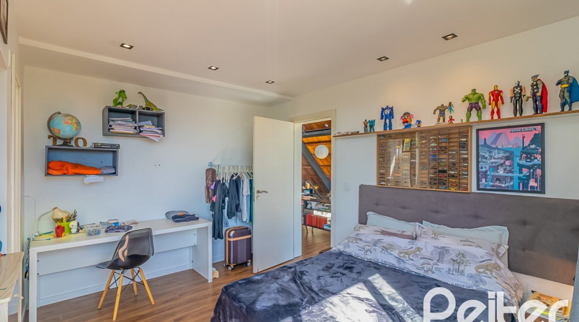 Casa em Condomínio à venda com 395m², 4 dormitórios, 4 suítes, 4 vagas, no bairro Alphaville em PORTO ALEGRE