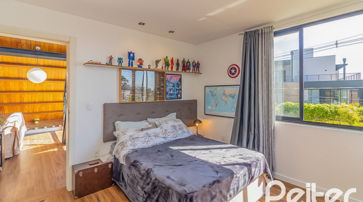 Casa em Condomínio à venda com 395m², 4 dormitórios, 4 suítes, 4 vagas, no bairro Alphaville em PORTO ALEGRE