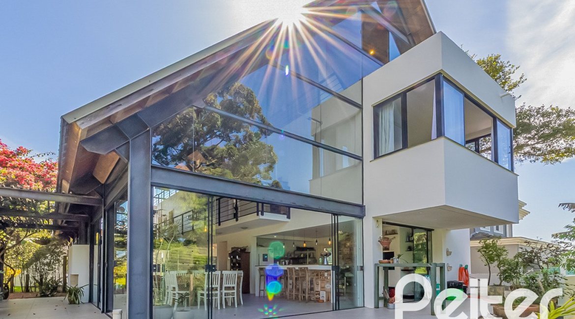 Casa em Condomínio à venda com 395m², 4 dormitórios, 4 suítes, 4 vagas, no bairro Alphaville em PORTO ALEGRE