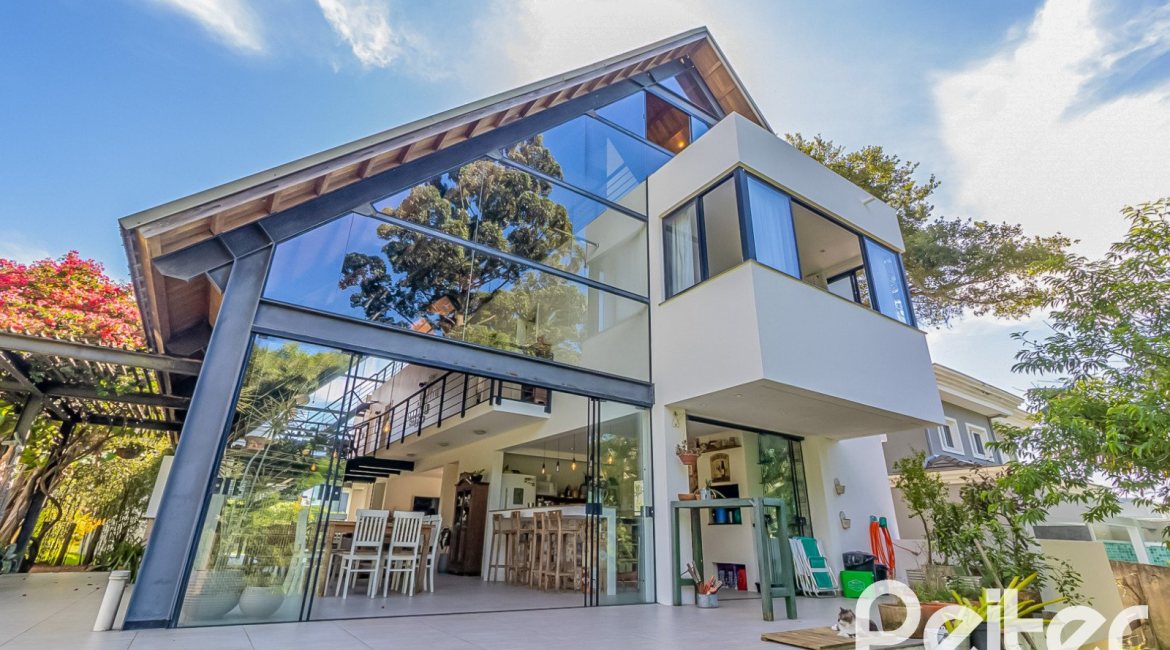 Casa em Condomínio à venda com 395m², 4 dormitórios, 4 suítes, 4 vagas, no bairro Alphaville em PORTO ALEGRE