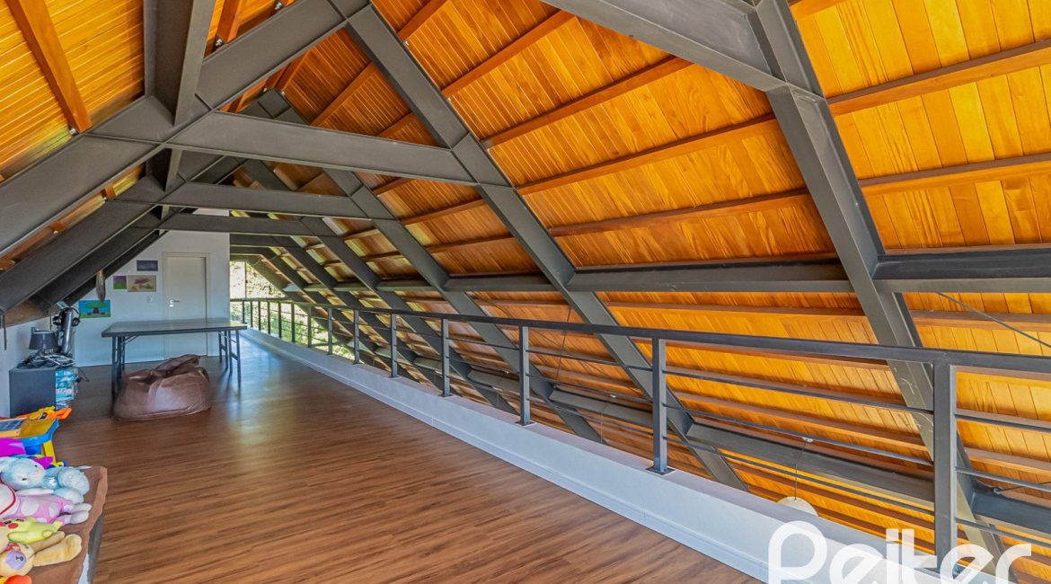 Casa em Condomínio à venda com 395m², 4 dormitórios, 4 suítes, 4 vagas, no bairro Alphaville em PORTO ALEGRE