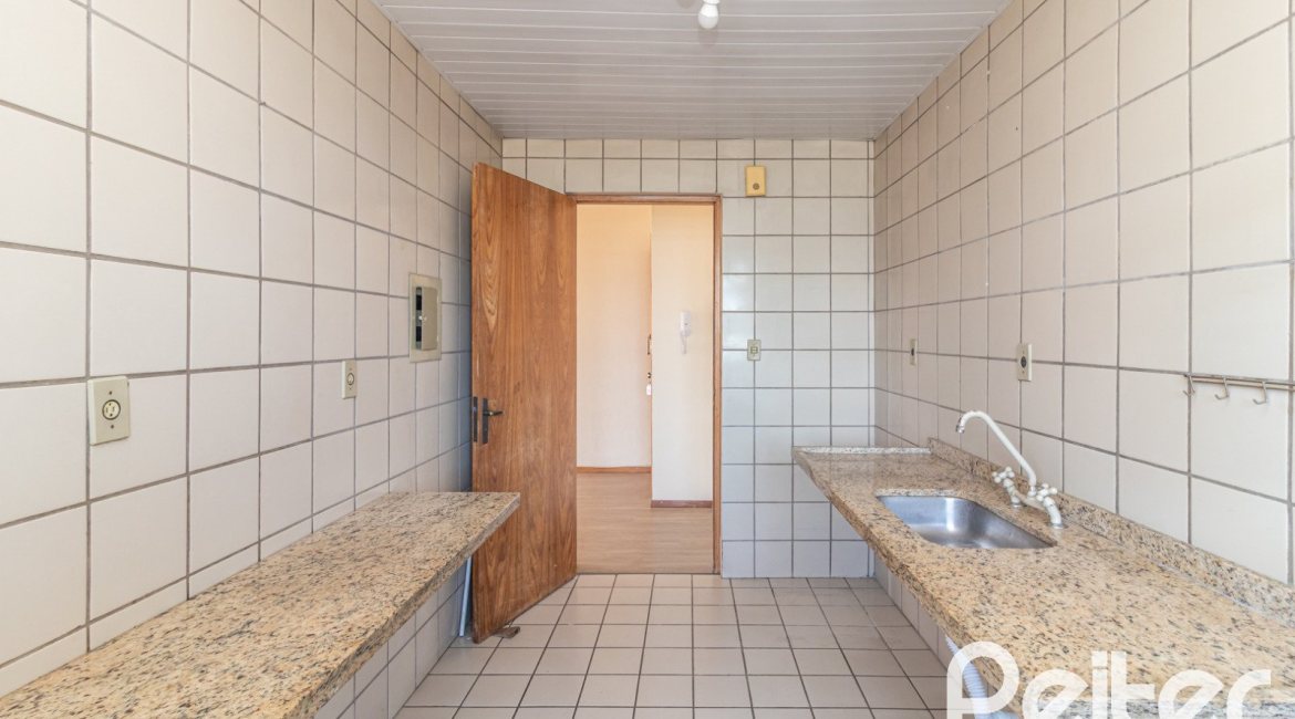 Apartamento à venda com 70m², 2 dormitórios, 1 vaga, no bairro Tristeza em Porto Alegre