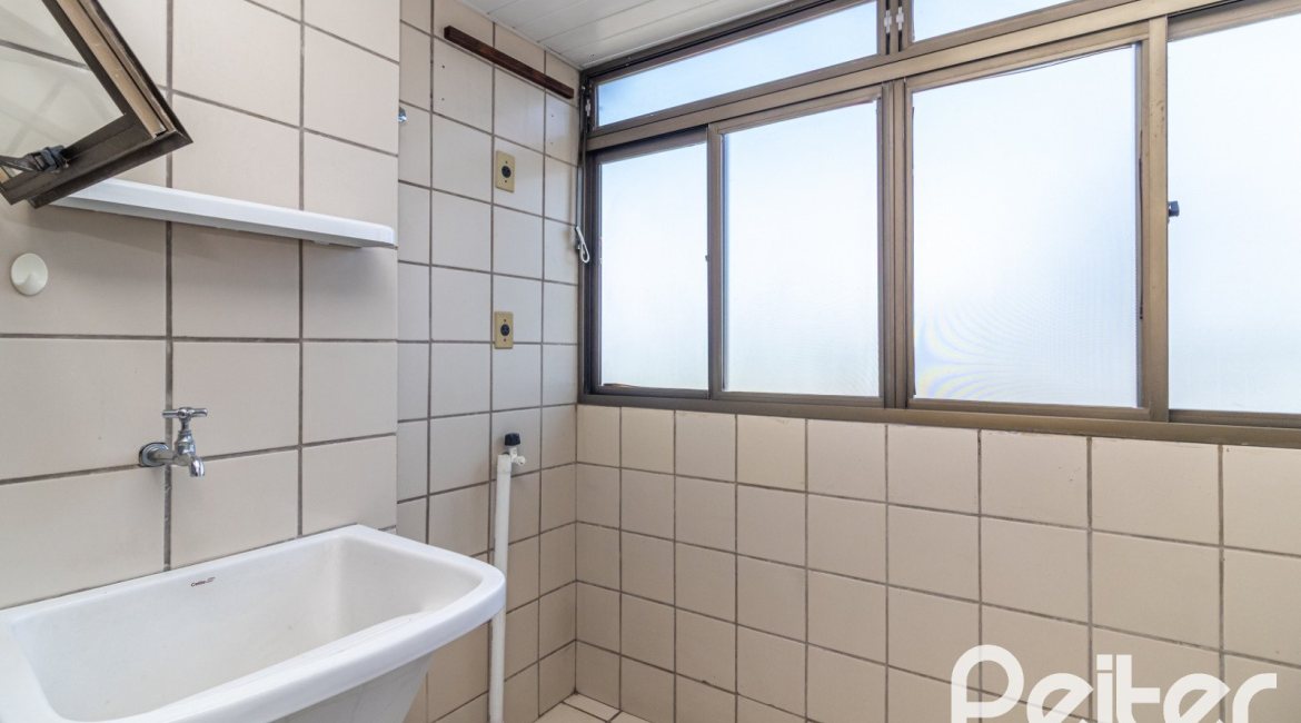 Apartamento à venda com 70m², 2 dormitórios, 1 vaga, no bairro Tristeza em Porto Alegre