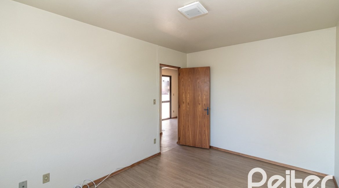 Apartamento à venda com 70m², 2 dormitórios, 1 vaga, no bairro Tristeza em Porto Alegre